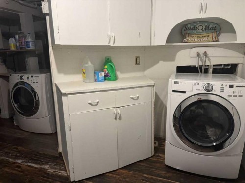2912 21 Avenue Sw, Calgary, AB - Indoor Photo Showing Laundry Room