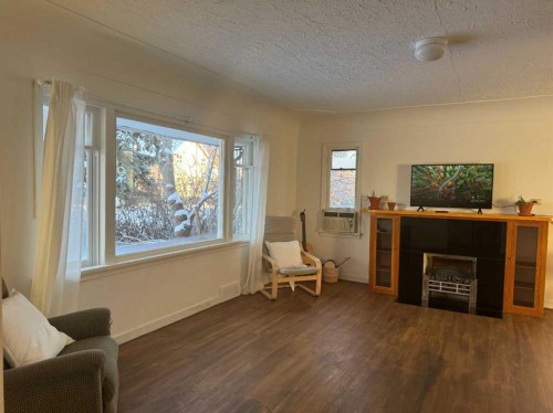 2912 21 Avenue Sw, Calgary, AB - Indoor