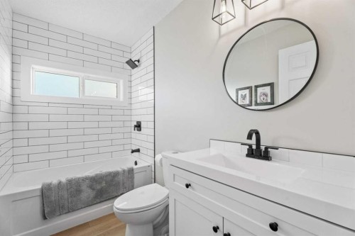 117 Rocky Ridge Landing Nw, Calgary, AB - Indoor Photo Showing Bathroom