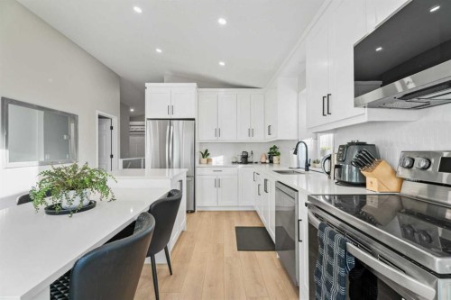 117 Rocky Ridge Landing Nw, Calgary, AB - Indoor Photo Showing Kitchen With Stainless Steel Kitchen With Upgraded Kitchen