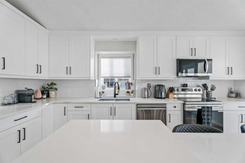 117 Rocky Ridge Landing Nw, Calgary, AB - Indoor Photo Showing Kitchen With Upgraded Kitchen