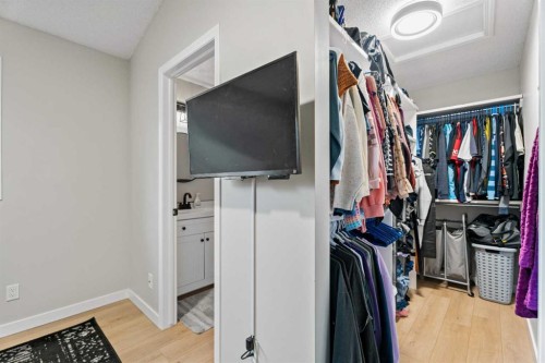117 Rocky Ridge Landing Nw, Calgary, AB - Indoor With Storage