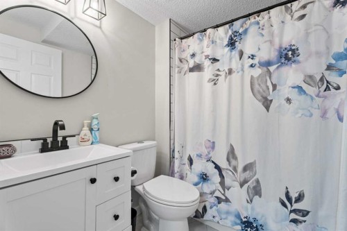 117 Rocky Ridge Landing Nw, Calgary, AB - Indoor Photo Showing Bathroom