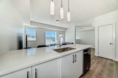 41-2117 81 Street Sw, Calgary, AB - Indoor Photo Showing Kitchen