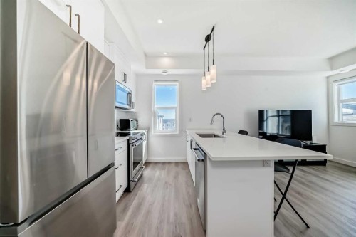 41-2117 81 Street Sw, Calgary, AB - Indoor Photo Showing Kitchen With Upgraded Kitchen