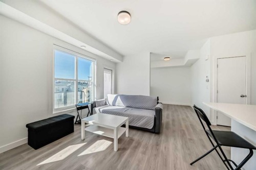 41-2117 81 Street Sw, Calgary, AB - Indoor Photo Showing Living Room