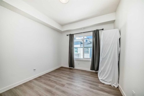 41-2117 81 Street Sw, Calgary, AB - Indoor Photo Showing Other Room