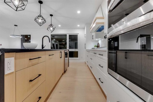 9419 Academy Drive Se, Calgary, AB - Indoor Photo Showing Kitchen With Upgraded Kitchen