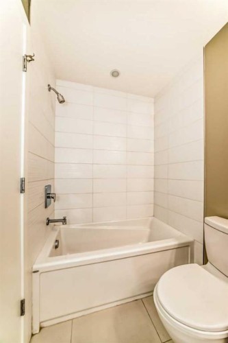 108-28 Auburn Bay Link Se, Calgary, AB - Indoor Photo Showing Bathroom