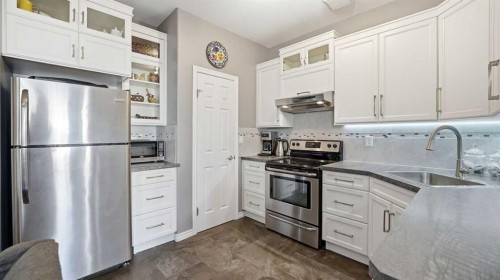 1-2 Hinshaw Drive, Sylvan Lake, AB - Indoor Photo Showing Kitchen With Upgraded Kitchen