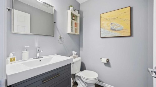 1-2 Hinshaw Drive, Sylvan Lake, AB - Indoor Photo Showing Bathroom