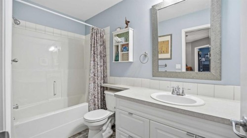 1-2 Hinshaw Drive, Sylvan Lake, AB - Indoor Photo Showing Bathroom