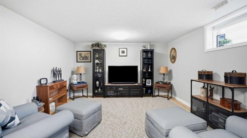 1-2 Hinshaw Drive, Sylvan Lake, AB - Indoor Photo Showing Living Room