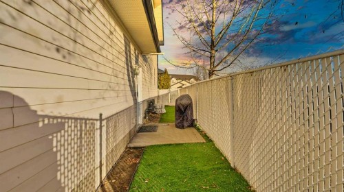 1-2 Hinshaw Drive, Sylvan Lake, AB - Outdoor