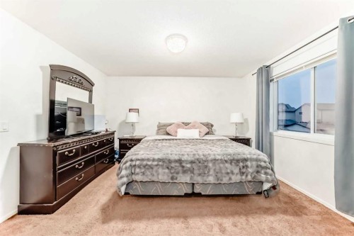 58 Reunion Grove Nw, Airdrie, AB - Indoor Photo Showing Bedroom