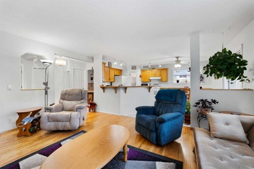 158 Somerglen Road Sw, Calgary, AB - Indoor Photo Showing Living Room