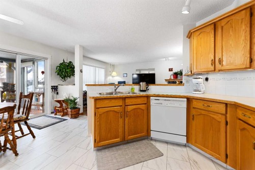 158 Somerglen Road Sw, Calgary, AB - Indoor Photo Showing Kitchen With Double Sink