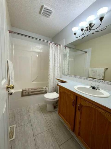 158 Somerglen Road Sw, Calgary, AB - Indoor Photo Showing Bathroom