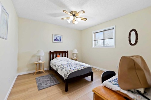 158 Somerglen Road Sw, Calgary, AB - Indoor Photo Showing Bedroom