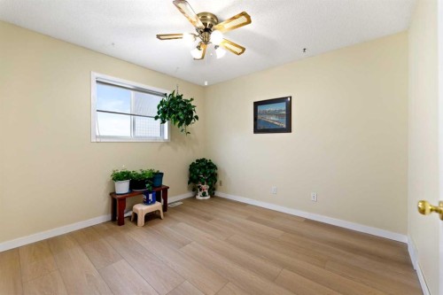 158 Somerglen Road Sw, Calgary, AB - Indoor Photo Showing Other Room