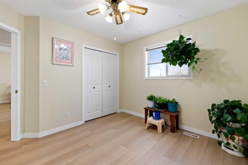 158 Somerglen Road Sw, Calgary, AB - Indoor Photo Showing Other Room