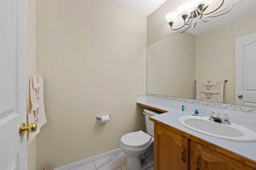 158 Somerglen Road Sw, Calgary, AB - Indoor Photo Showing Bathroom