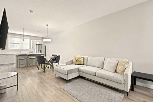 410 Cranbrook Walk Se, Calgary, AB - Indoor Photo Showing Living Room