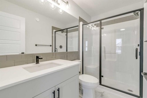 186 Creekside Manor Sw, Calgary, AB - Indoor Photo Showing Bathroom