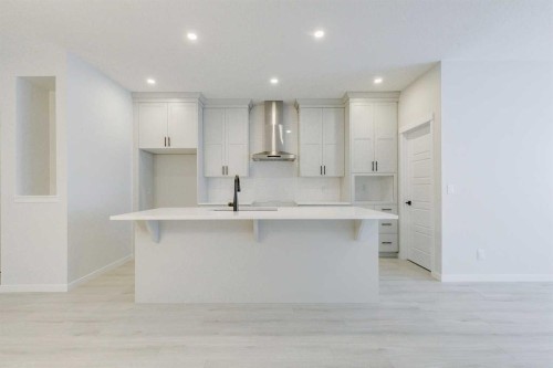 186 Creekside Manor Sw, Calgary, AB - Indoor Photo Showing Kitchen