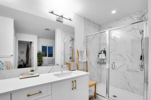 40 Belmont Heath Sw, Calgary, AB - Indoor Photo Showing Bathroom