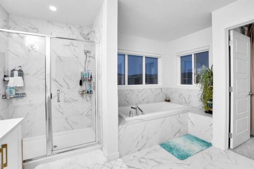 40 Belmont Heath Sw, Calgary, AB - Indoor Photo Showing Bathroom