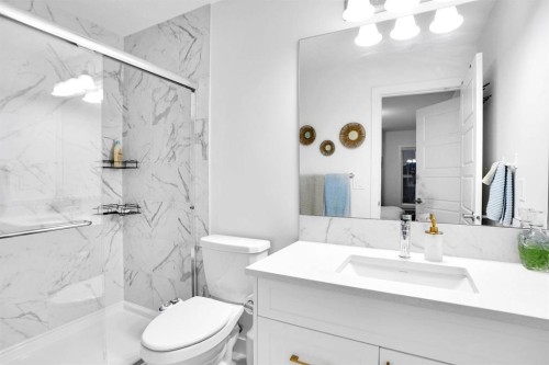 40 Belmont Heath Sw, Calgary, AB - Indoor Photo Showing Bathroom