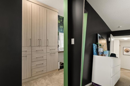 137 Mahogany Drive Se, Calgary, AB - Indoor Photo Showing Other Room