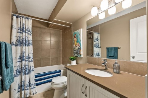 137 Mahogany Drive Se, Calgary, AB - Indoor Photo Showing Bathroom