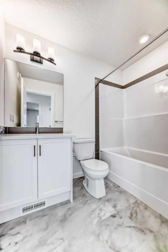 270 Sora Way Se, Calgary, AB - Indoor Photo Showing Bathroom