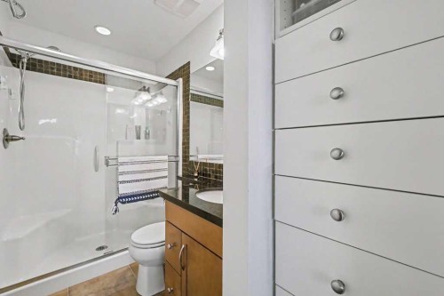 14 Aspen Hills Terrace Sw, Calgary, AB - Indoor Photo Showing Bathroom