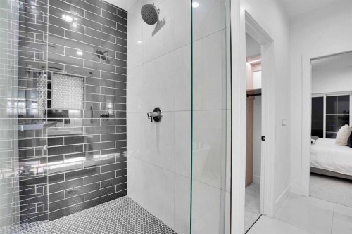 605 29 Avenue Nw, Calgary, AB - Indoor Photo Showing Bathroom