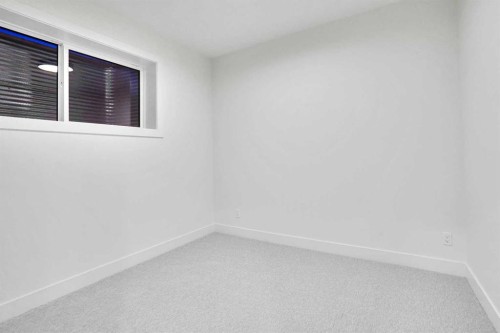 605 29 Avenue Nw, Calgary, AB - Indoor Photo Showing Other Room