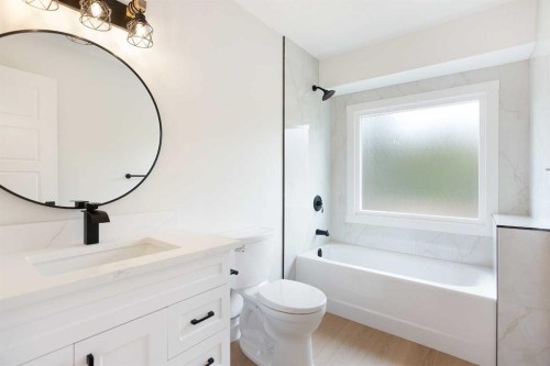 24 Hawkwood Crescent Nw, Calgary, AB - Indoor Photo Showing Bathroom