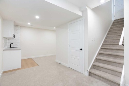 24 Hawkwood Crescent Nw, Calgary, AB - Indoor