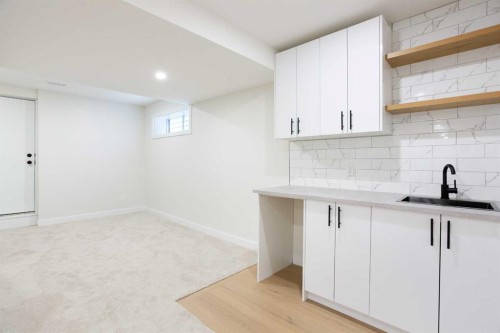 24 Hawkwood Crescent Nw, Calgary, AB - Indoor