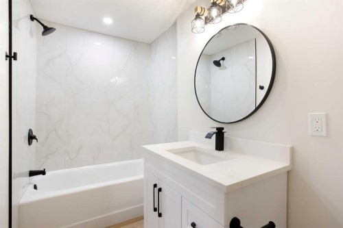 24 Hawkwood Crescent Nw, Calgary, AB - Indoor Photo Showing Bathroom