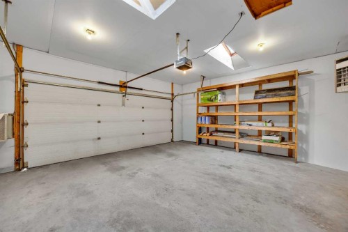 191 Applebrook Circle Se, Calgary, AB - Indoor Photo Showing Garage