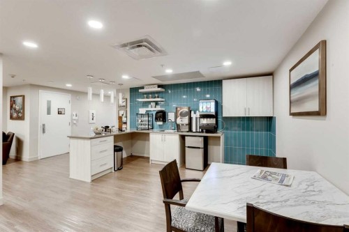 425-2635 Eversyde Avenue Sw, Calgary, AB - Indoor