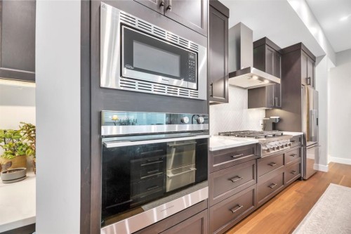 302-105 Lebel Crescent Nw, Calgary, AB - Indoor Photo Showing Kitchen