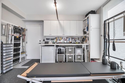 302-105 Lebel Crescent Nw, Calgary, AB - Indoor