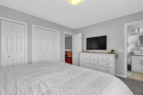 381 Legacy Boulevard Se, Calgary, AB - Indoor Photo Showing Bedroom