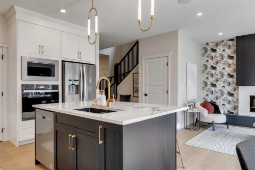 177 Mitchell Road Nw, Calgary, AB - Indoor Photo Showing Kitchen With Upgraded Kitchen
