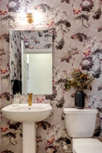 177 Mitchell Road Nw, Calgary, AB - Indoor Photo Showing Bathroom