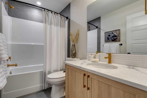 177 Mitchell Road Nw, Calgary, AB - Indoor Photo Showing Bathroom